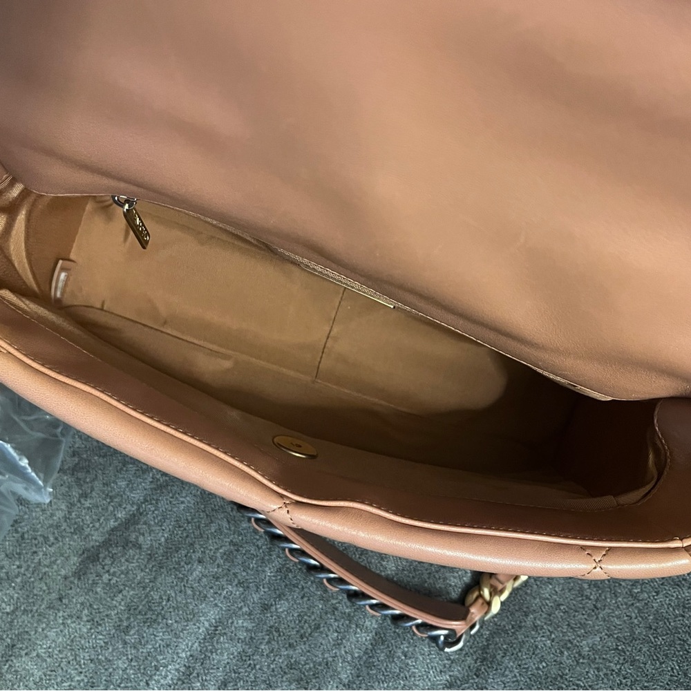 Authentic Chanel 19 large 21P caramel - Picture 7 of 13